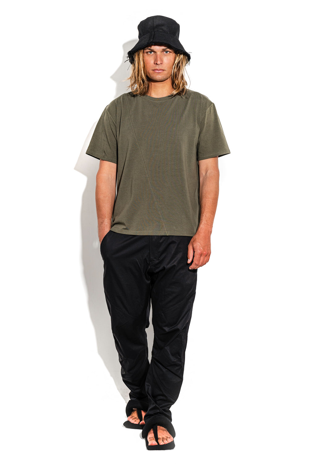 Khaki T-shirt with a geometric&nbsp;seam