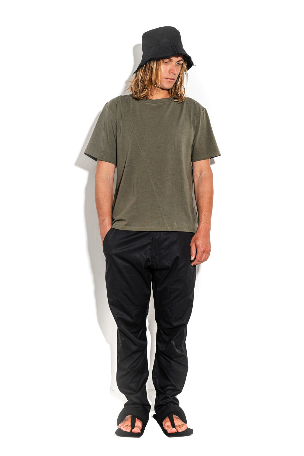 Khaki T-shirt with a geometric&nbsp;seam