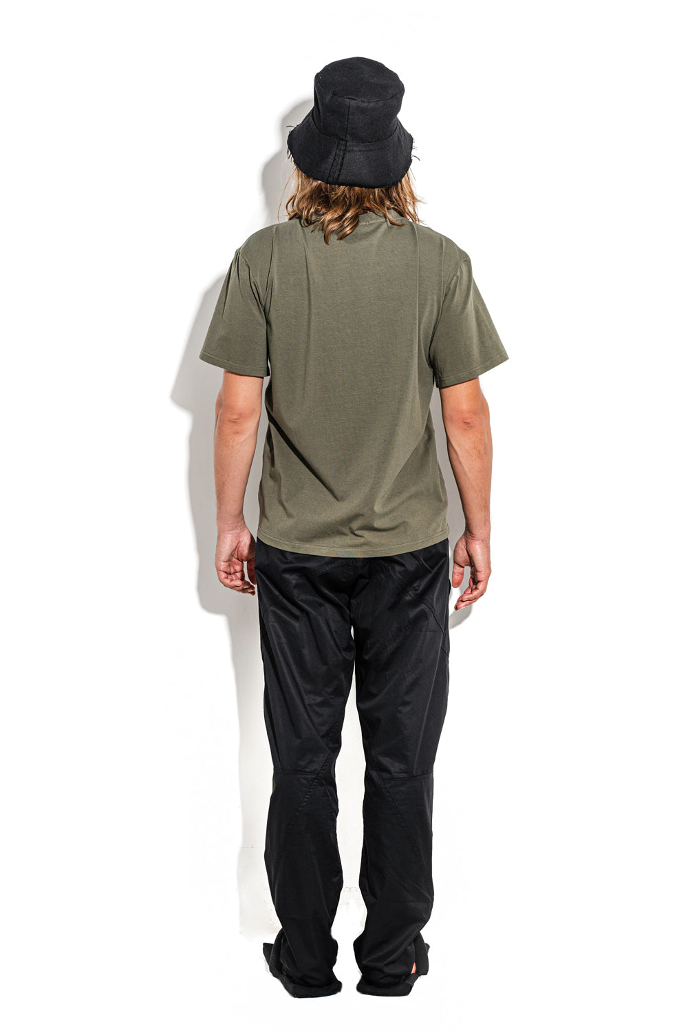 Khaki T-shirt with a geometric&nbsp;seam