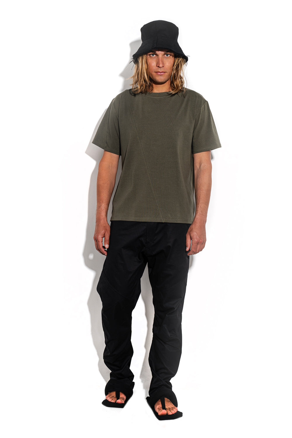 Khaki T-shirt with a geometric&nbsp;seam