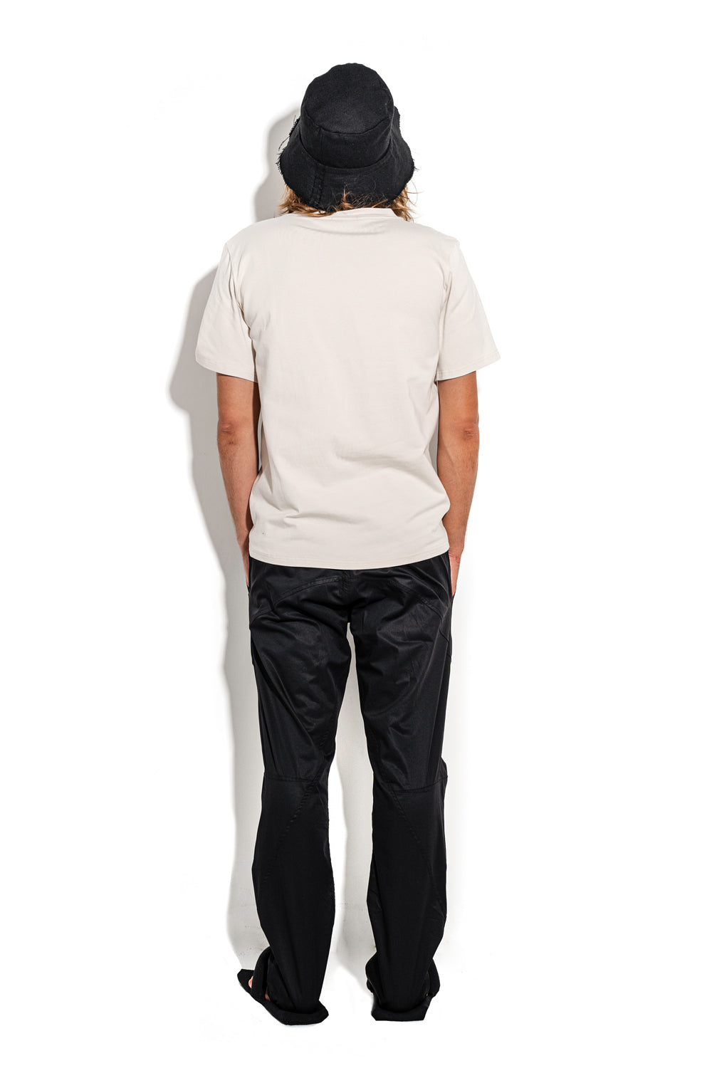 Beige T-shirt with a geometric&nbsp;seam