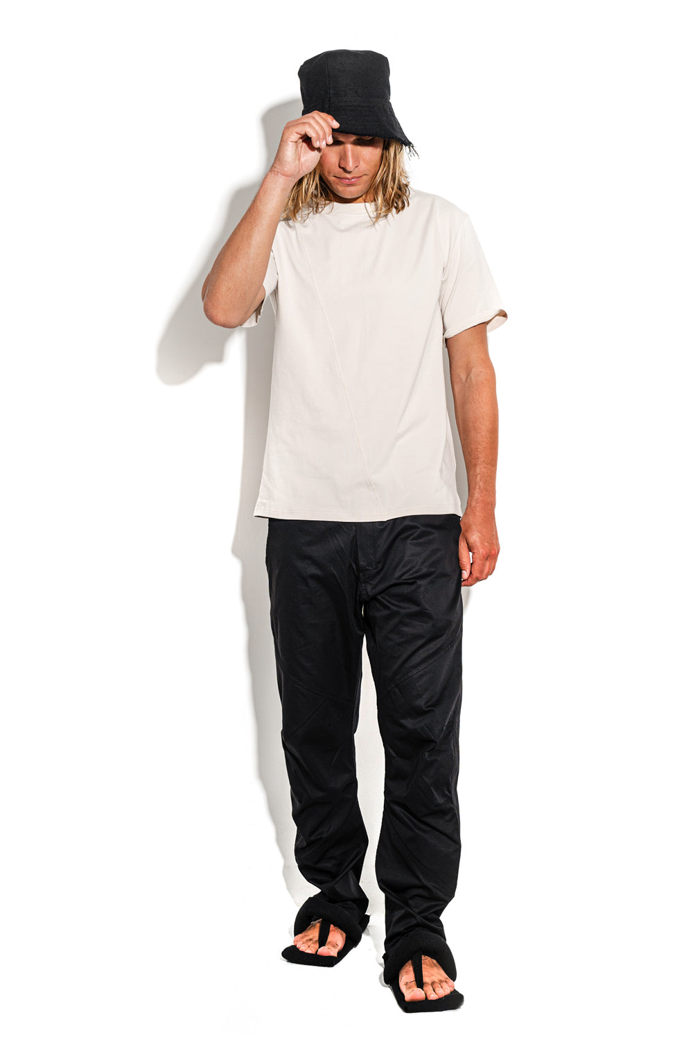Beige T-shirt with a geometric&nbsp;seam