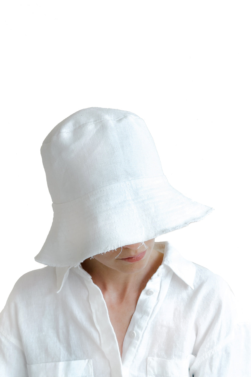 Layered&nbsp;white bucket hat