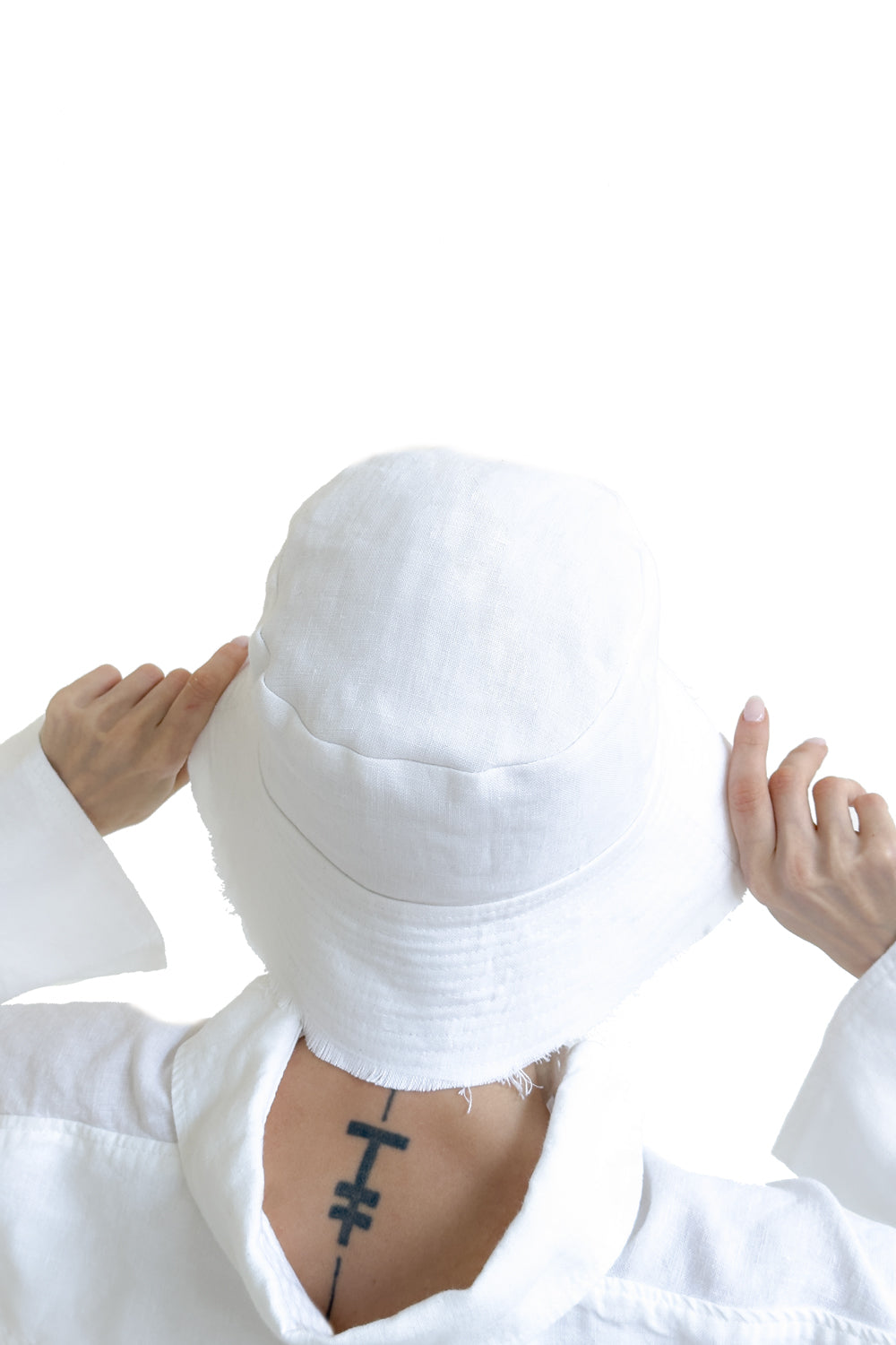 Layered&nbsp;white bucket hat