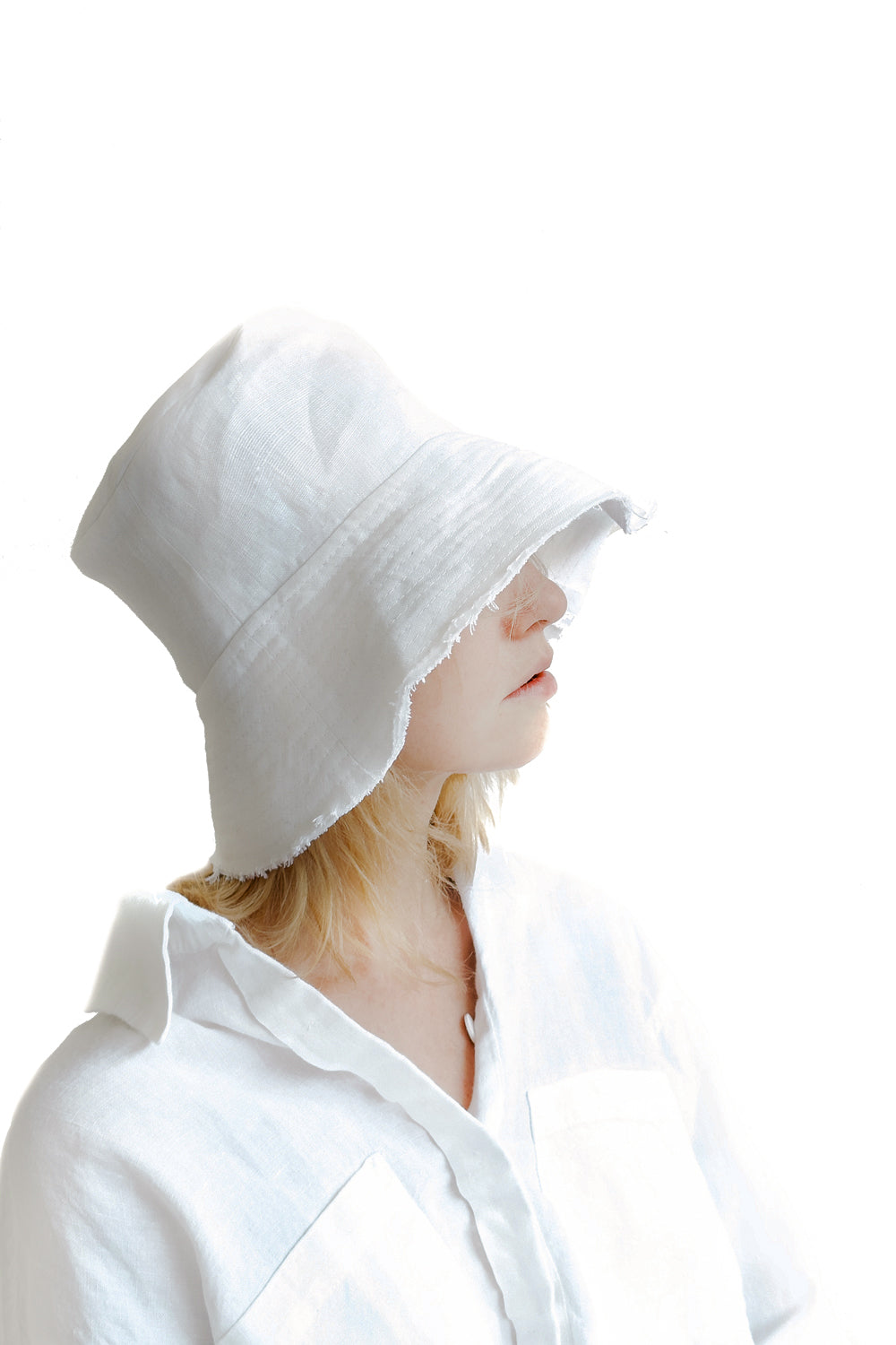 Layered&nbsp;white bucket hat